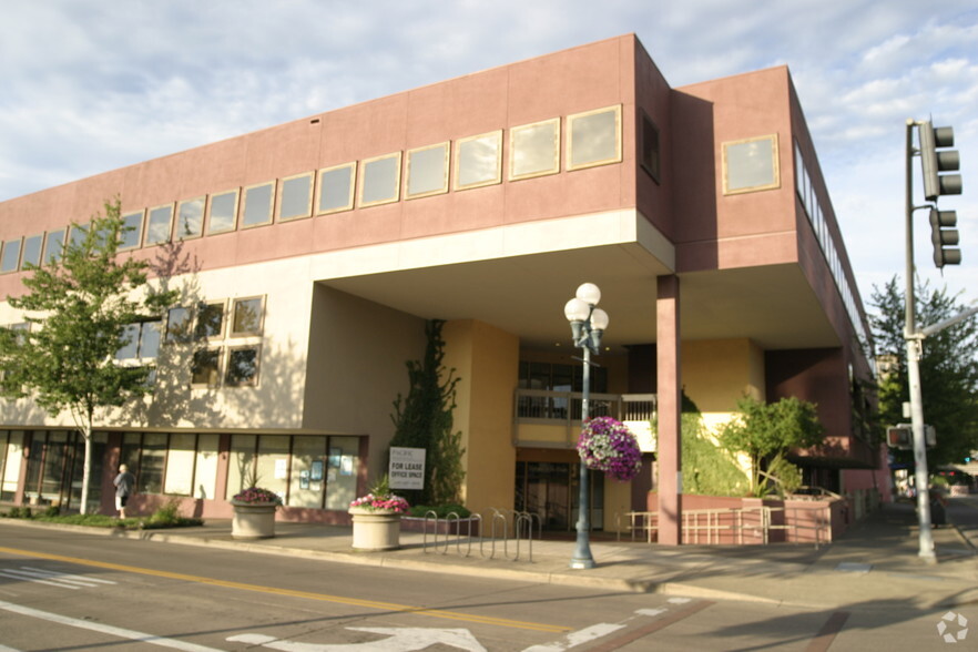 99 W 10th Ave, Eugene, OR à louer - Photo de l’immeuble – Image 1 sur 3