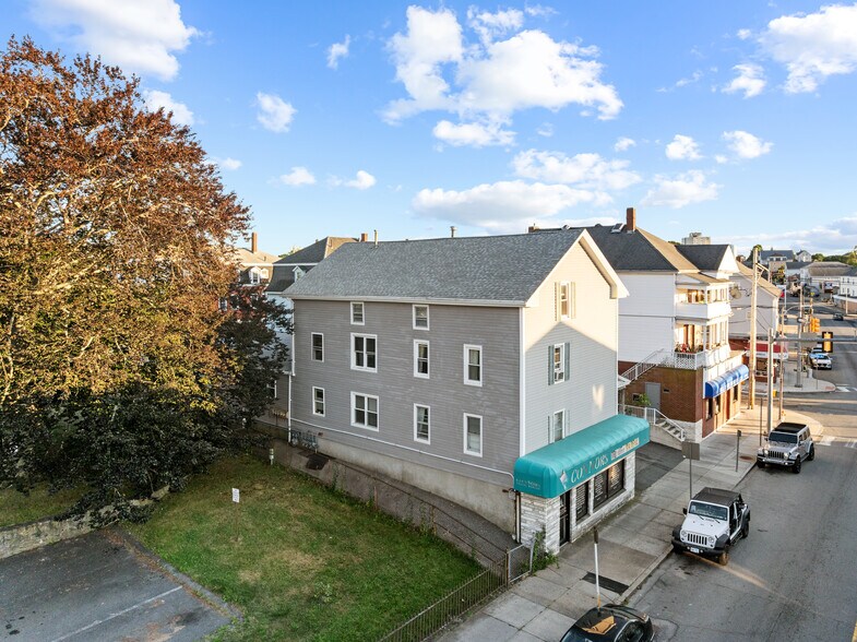 1632-1636 S Main St, Fall River, MA à vendre - Photo de l’immeuble – Image 1 sur 34
