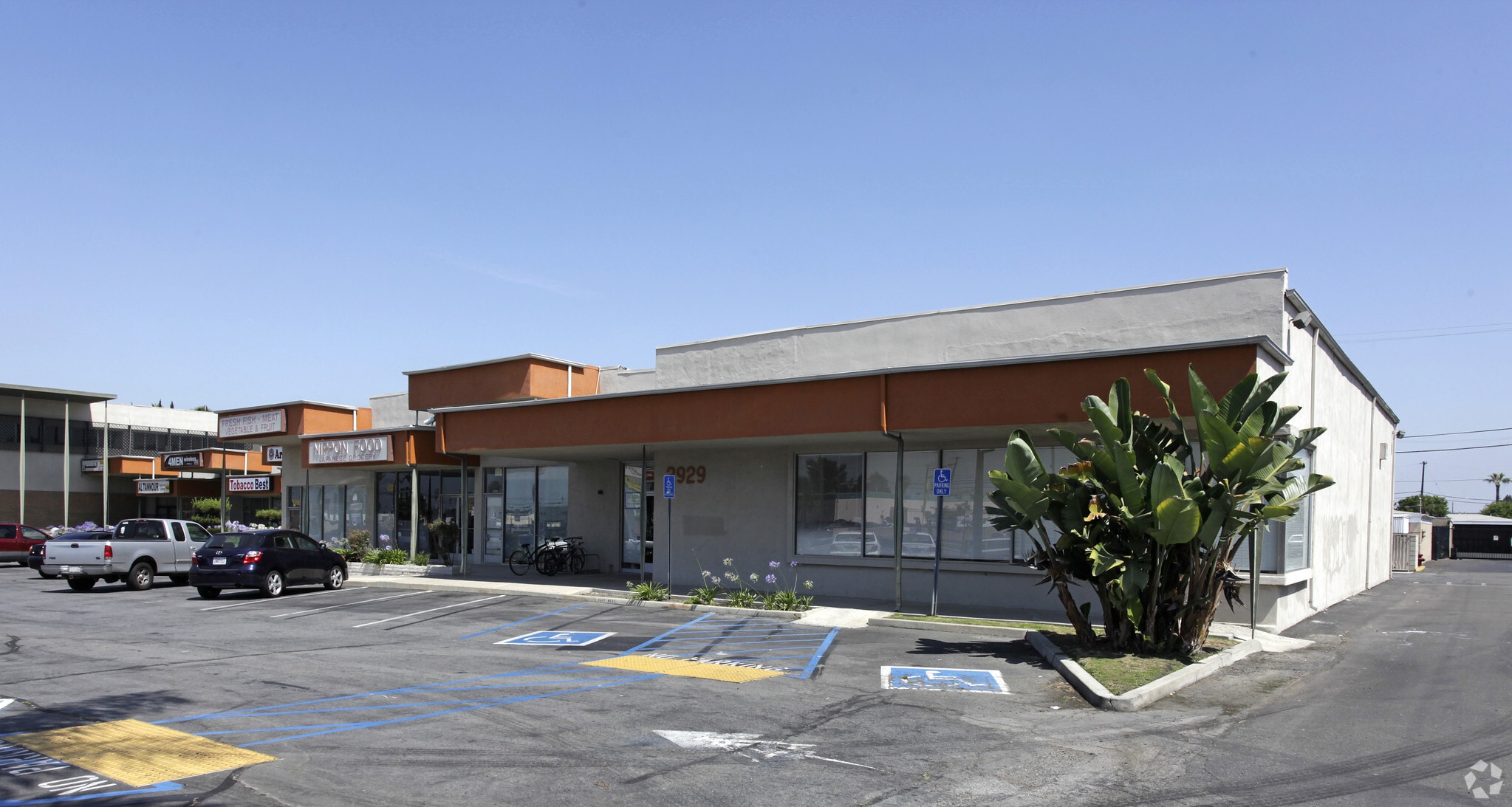 2929-2951 W Ball Rd, Anaheim, CA à louer Photo principale– Image 1 sur 7
