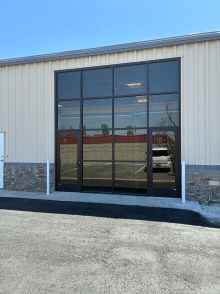 4801 District Blvd, Bakersfield, CA à louer - Photo de l’immeuble – Image 3 sur 8