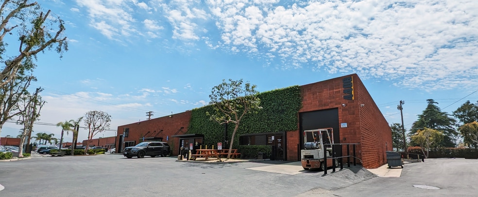 4510 W Vanowen St, Burbank, CA à louer - Photo principale – Image 1 sur 29