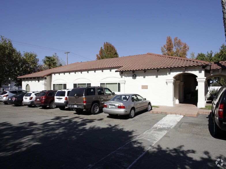 8340 Auburn Blvd, Citrus Heights, CA à louer - Photo de l’immeuble – Image 3 sur 13