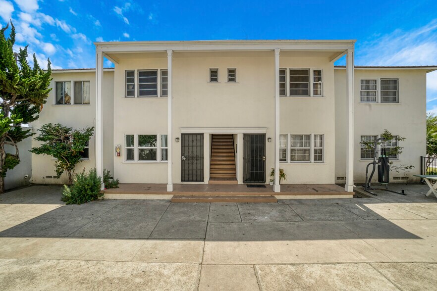 12320 Washington Pl, Los Angeles, CA à vendre - Photo de l’immeuble – Image 1 sur 19