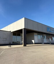 3301 17th Ave SE, Calgary, AB à louer Photo de l’immeuble– Image 1 sur 7