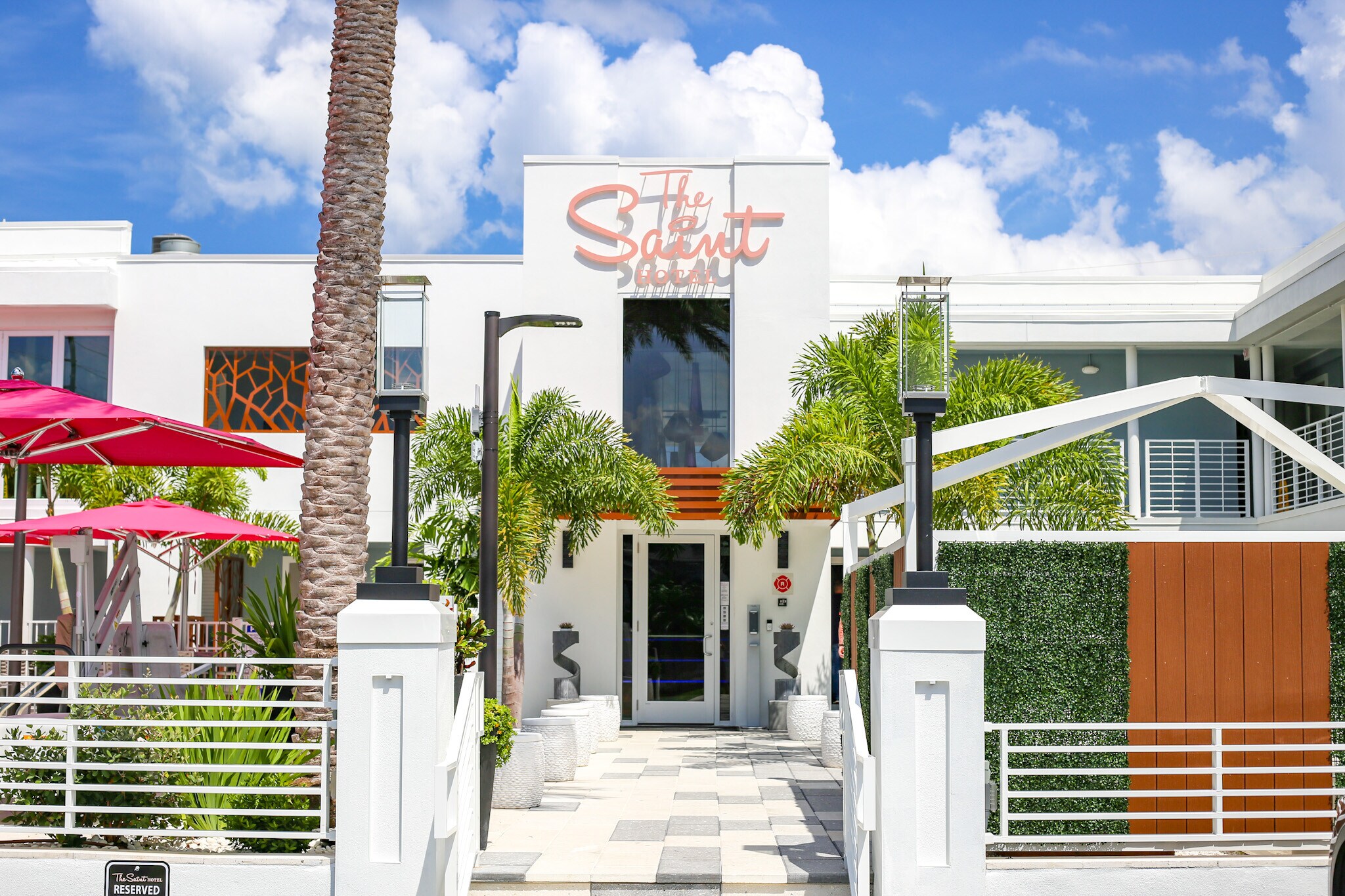 Saint Hotel portefeuille de 2 biens à vendre sur LoopNet.fr Photo de l’immeuble– Image 1 sur 12