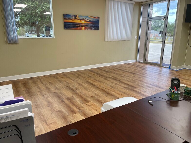 221 N Scenic Hwy, Frostproof, FL à louer - Hall d’entrée – Image 2 sur 10