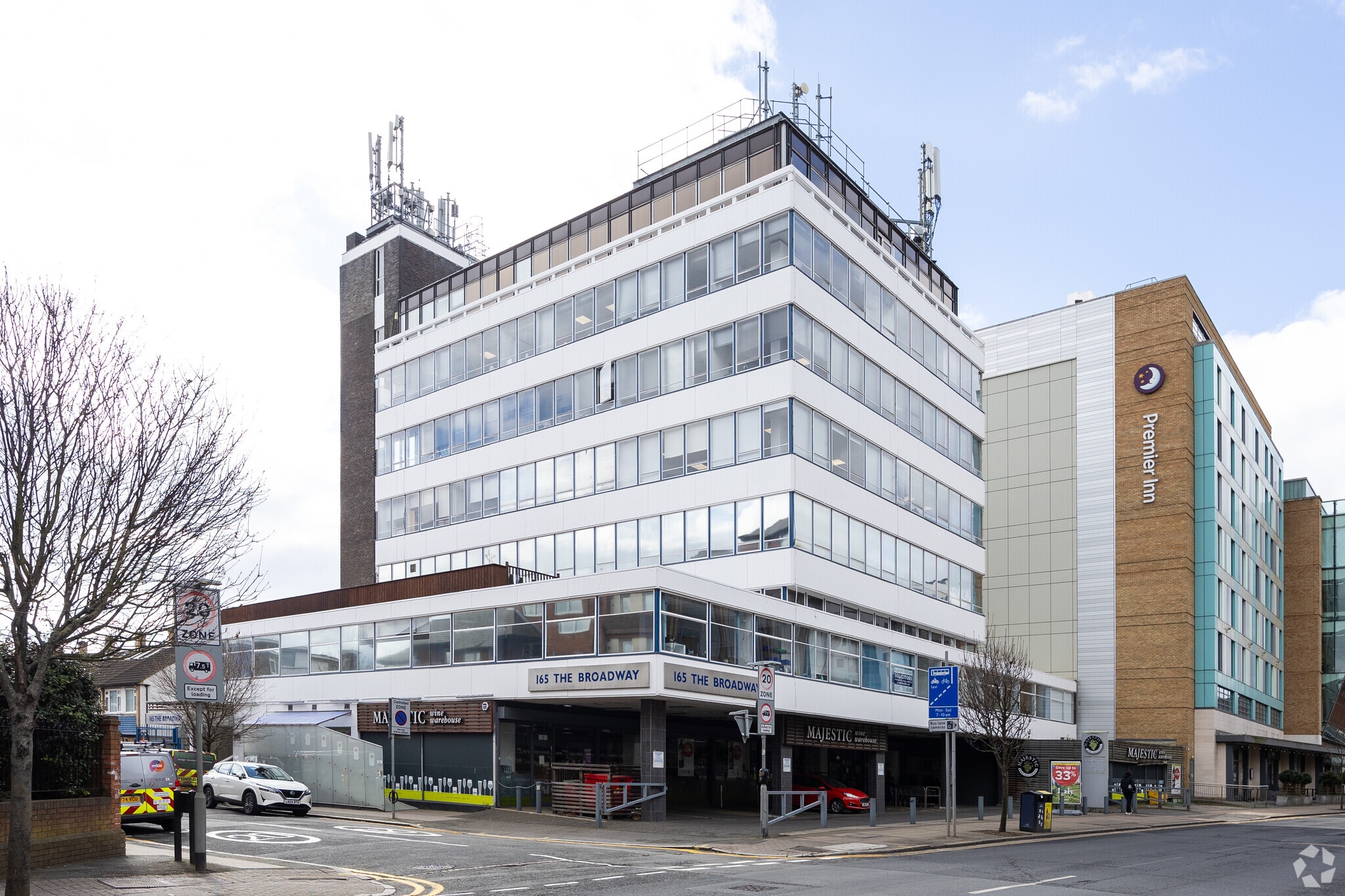 165-177 The Broadway, Londres à louer Photo principale– Image 1 sur 19