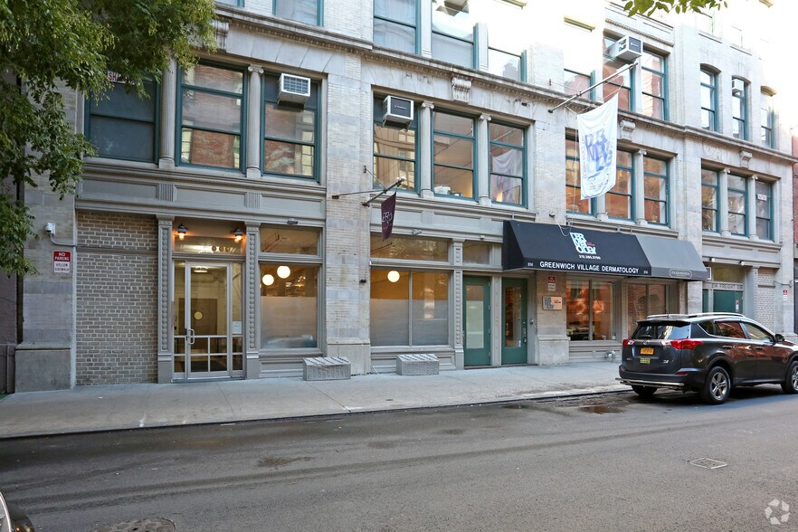 214-218 Sullivan St, New York, NY à louer - Photo de l’immeuble – Image 2 sur 5