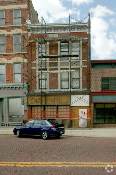 34 Michigan Ave E, Battle Creek, MI à vendre - Photo principale – Image 1 sur 14