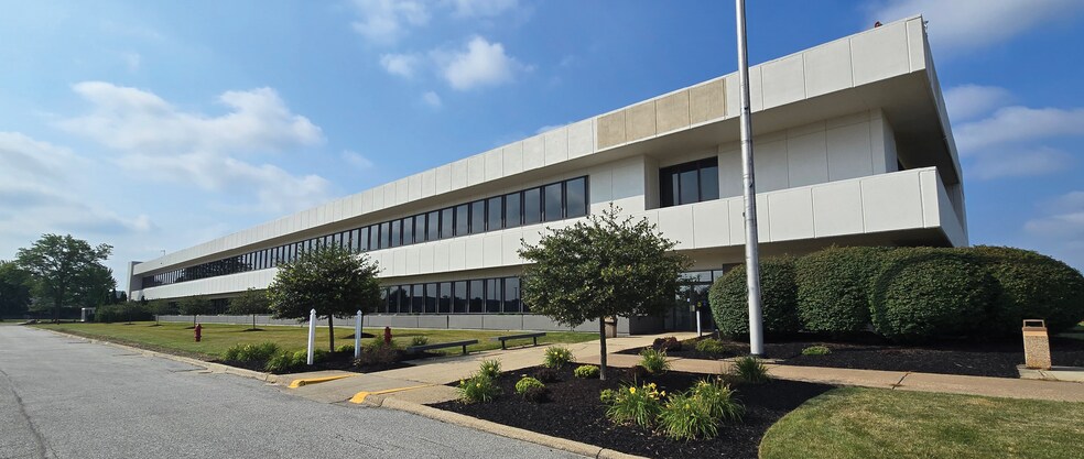 7800 Tyler Blvd, Mentor, OH à louer - Photo de l’immeuble – Image 2 sur 4