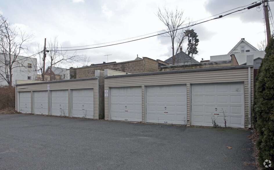 222 Denison St, Highland Park, NJ à vendre - Photo de l’immeuble – Image 3 sur 4