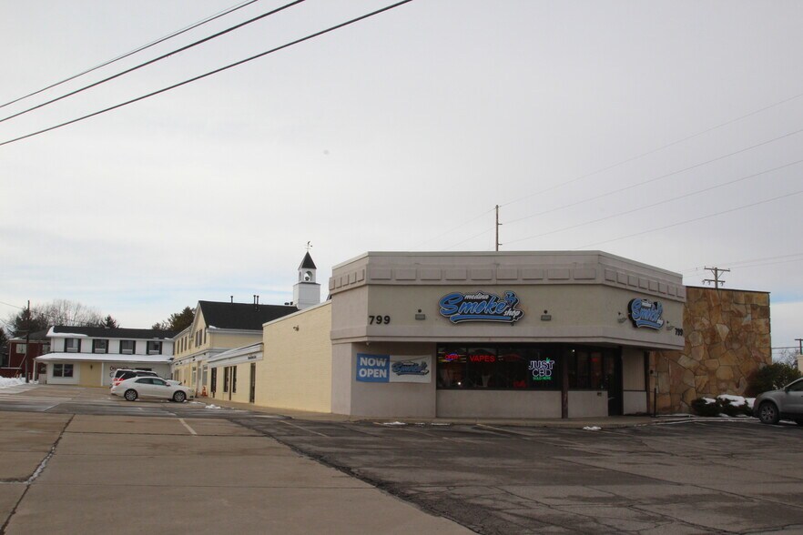 799 N Court St, Medina, OH à louer - Photo principale – Image 1 sur 2