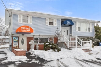 925 Deer Park Ave, North Babylon, NY à louer Photo de l’immeuble– Image 2 sur 9