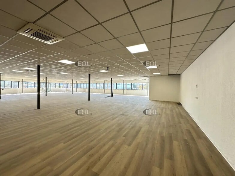 Local d'activités dans Les Pennes-Mirabeau à vendre - Photo de l’immeuble – Image 3 sur 7