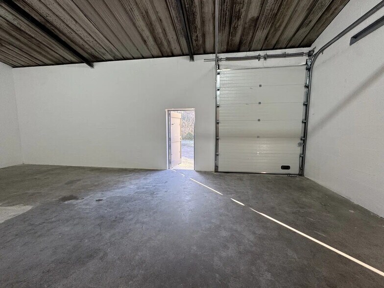 Local d’activités dans Eaubonne à louer - Photo intérieure – Image 3 sur 12