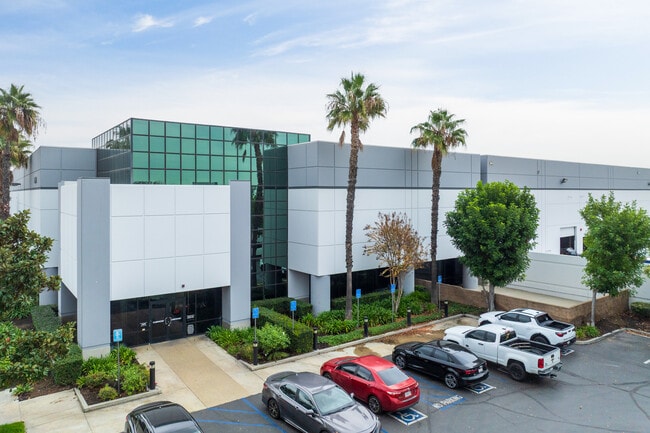 Plus de détails pour 3950 Airport Dr, Ontario, CA - Bureau, Industriel/Logistique à louer