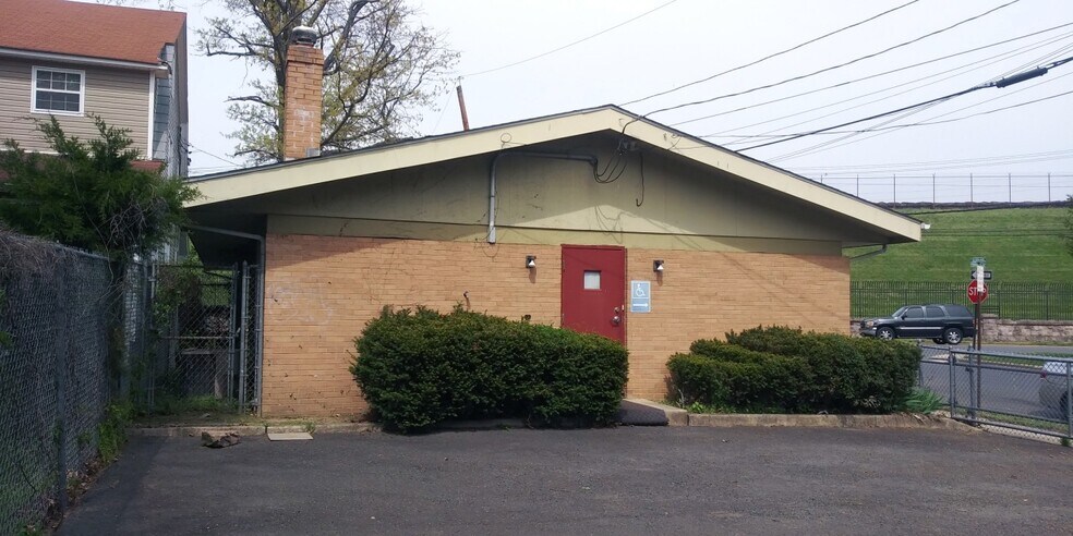 671 Pennington Ave, Trenton, NJ à vendre - Photo de l’immeuble – Image 3 sur 14