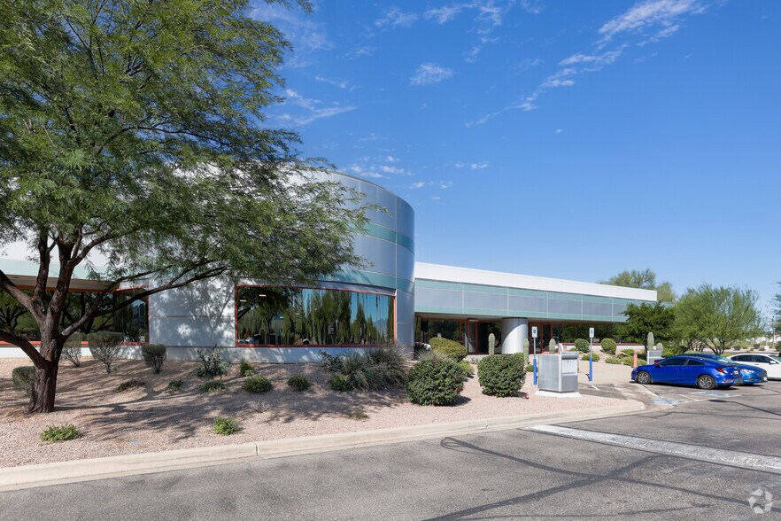 3480 E Britannia Dr, Tucson, AZ à louer - Photo de l’immeuble – Image 3 sur 10