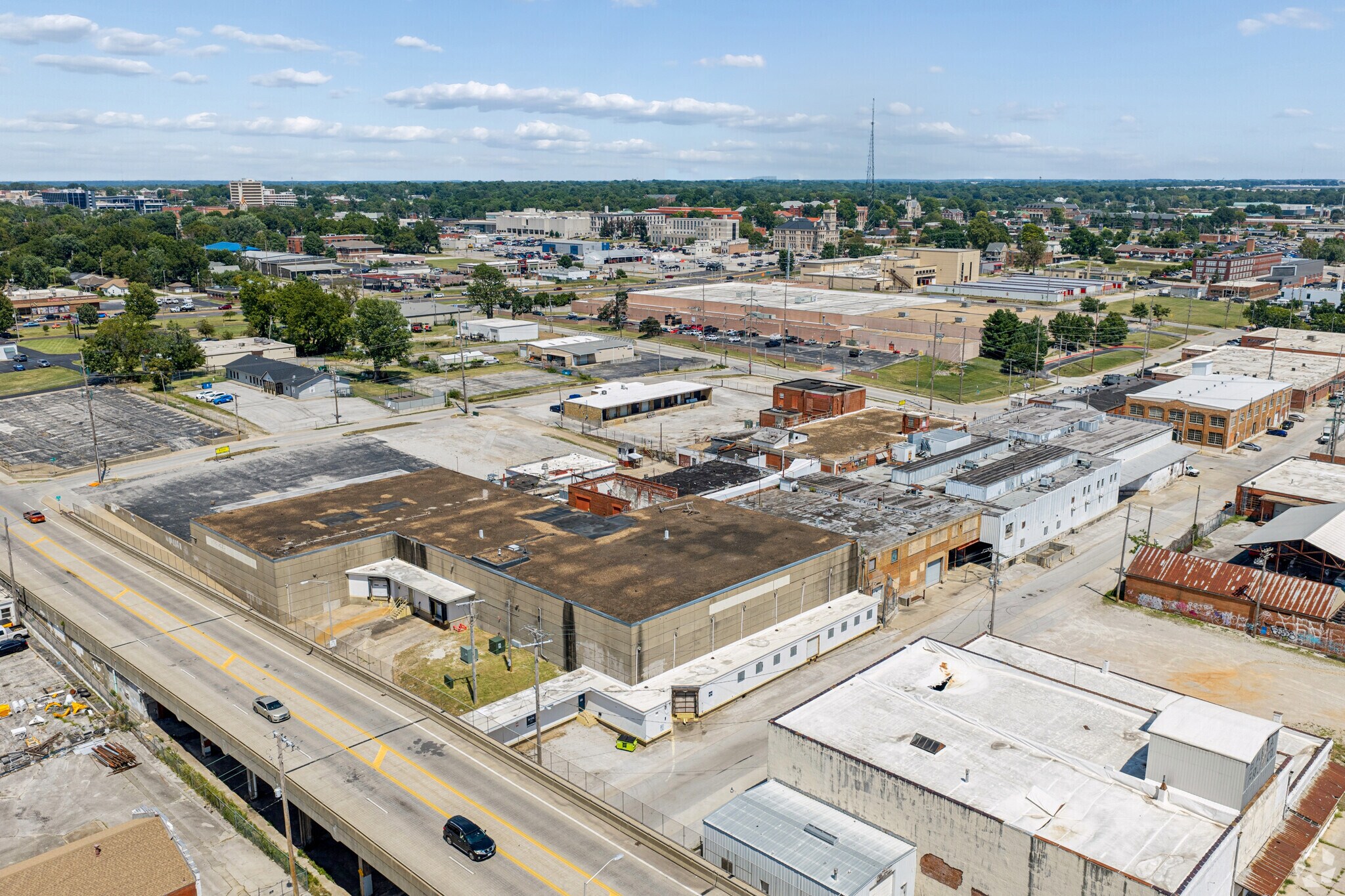 501 N Main Ave, Springfield, MO à louer Aérien– Image 1 sur 15