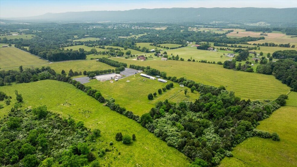 572 Red Bud Rd, Strasburg, VA à vendre - Photo de l’immeuble – Image 2 sur 18