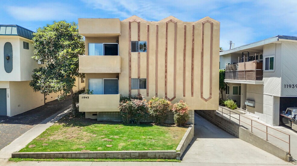 11943 Kiowa Ave, Los Angeles, CA à vendre - Photo de l’immeuble – Image 2 sur 29