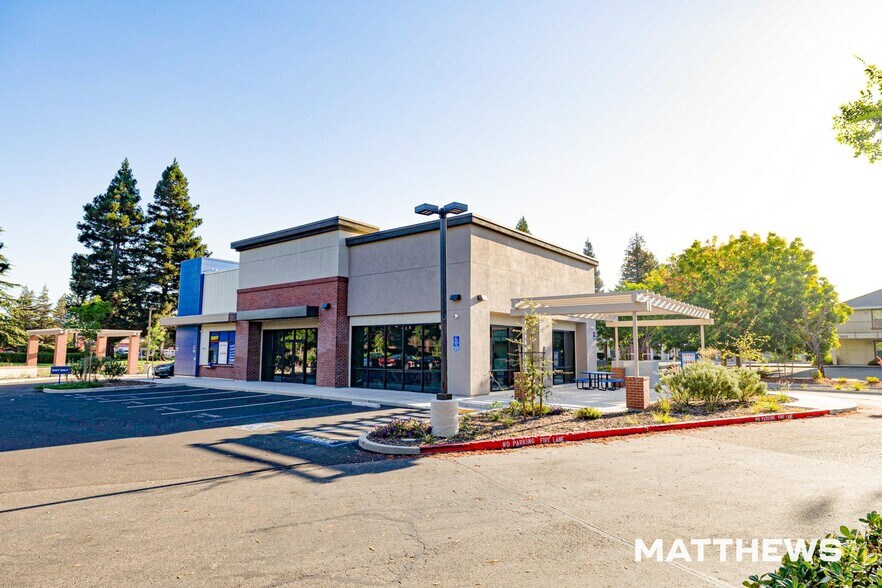 1561 Corporate way, Sacramento, CA à louer - Photo de l’immeuble – Image 2 sur 3