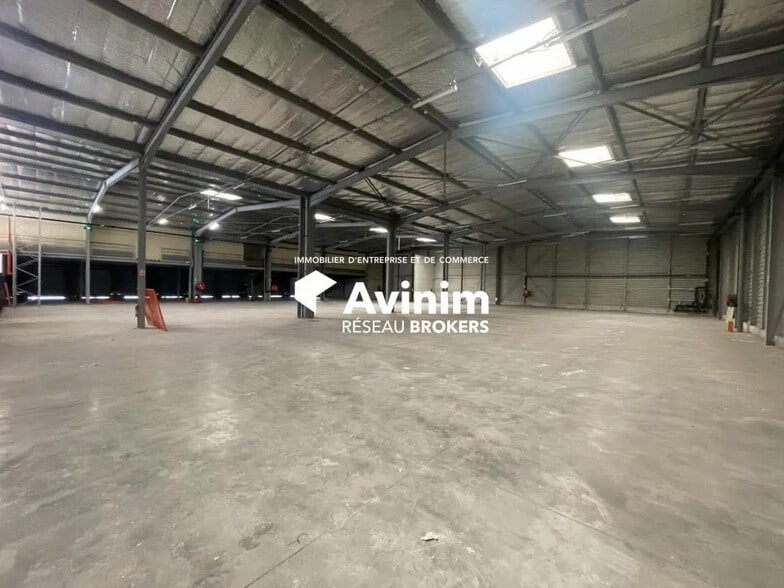 Industriel/Logistique dans Aix-en-Provence à louer - Photo de l’immeuble – Image 3 sur 8