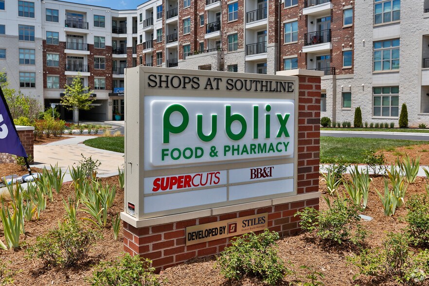 2222 South Blvd, Charlotte, NC à louer - Photo de l’immeuble – Image 3 sur 8