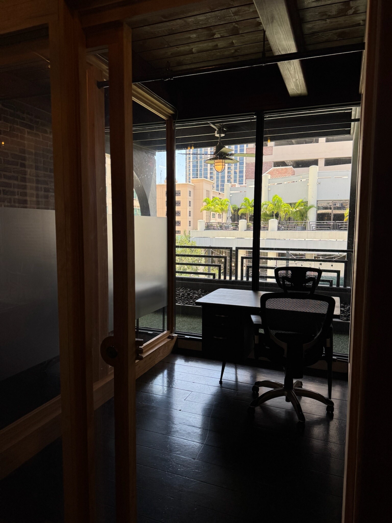 260 1st Ave S, Saint Petersburg, FL à louer Photo intérieure– Image 1 sur 2