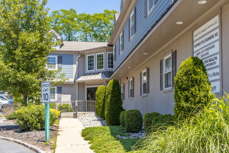 2253 South Ave, Scotch Plains, NJ à louer - Photo de l’immeuble – Image 3 sur 6