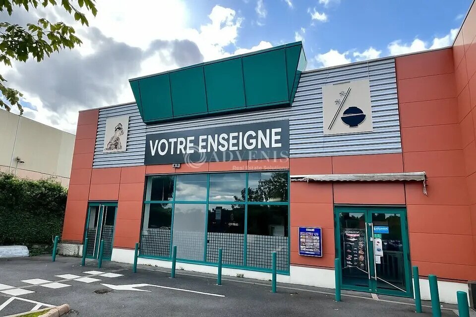 Local commercial dans L'ISLE-ADAM à louer Photo de l’immeuble– Image 1 sur 7