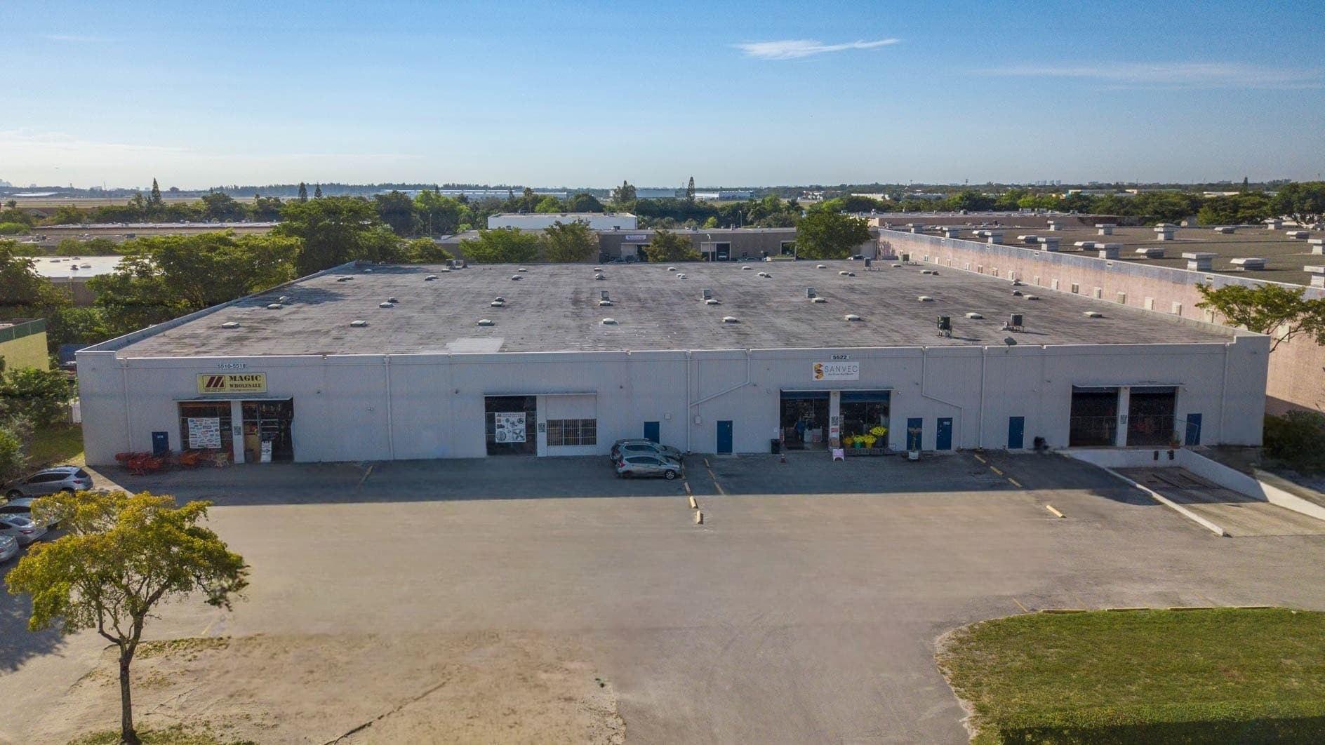 5510-5590 NW 163rd St & 5523-5535 NW 161st St, Miami Lakes, FL à louer Photo de l’immeuble– Image 1 sur 3