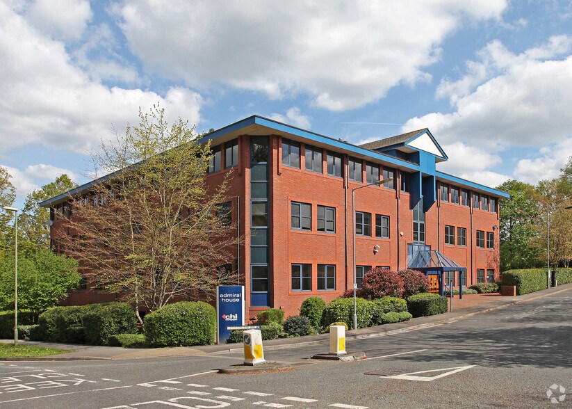 Harlington Way N, Fleet à louer - Photo principale – Image 1 sur 6