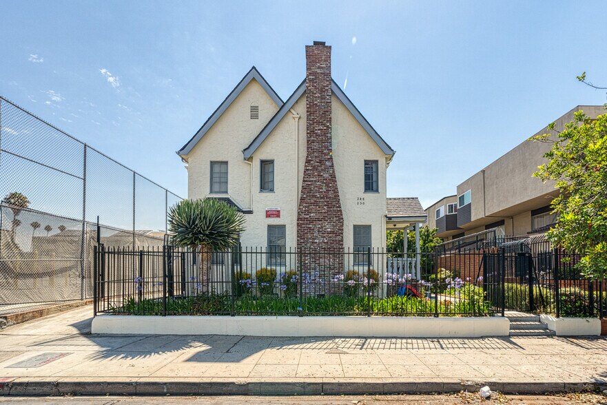 248 S Hobart Blvd, Los Angeles, CA à vendre - Photo de l’immeuble – Image 1 sur 17