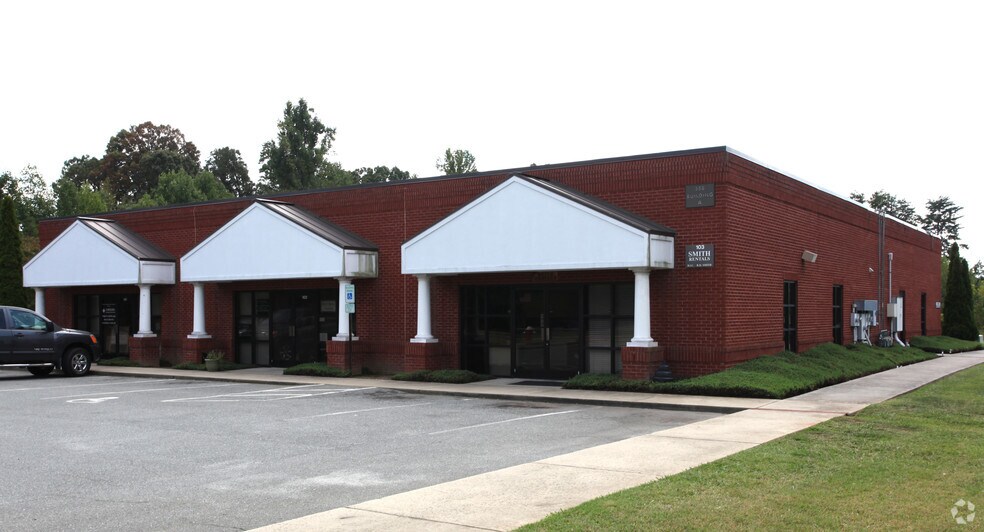 508 Holly Hill Ln, Burlington, NC à louer - Photo de l’immeuble – Image 3 sur 15