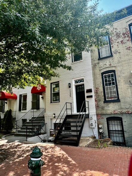1235 Pennsylvania Ave SE, Washington, DC à louer - Photo de l’immeuble – Image 1 sur 23