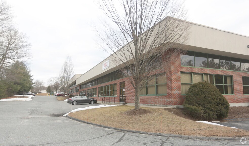 89 October Hill Rd, Holliston, MA à louer - Photo de l’immeuble – Image 2 sur 15