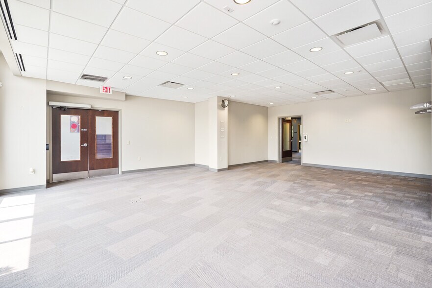 560 N Cleveland Ave, Westerville, OH à vendre - Photo intérieure – Image 2 sur 22