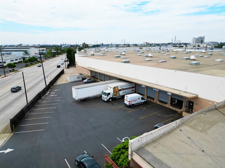 6541 E Washington Blvd, Commerce, CA à louer - Photo de l’immeuble – Image 2 sur 32