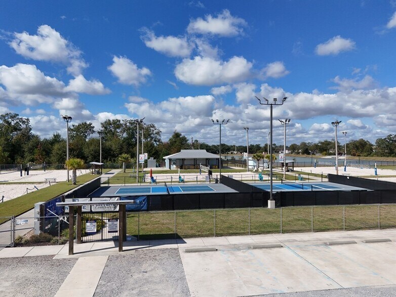 1311 E McNeese St, Lake Charles, LA à vendre - Photo de l’immeuble – Image 2 sur 8