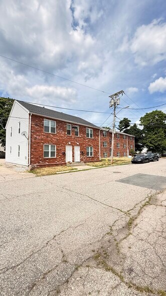 10-26 Saratoga Ave, Pawtucket, RI à vendre - Photo de l’immeuble – Image 2 sur 29
