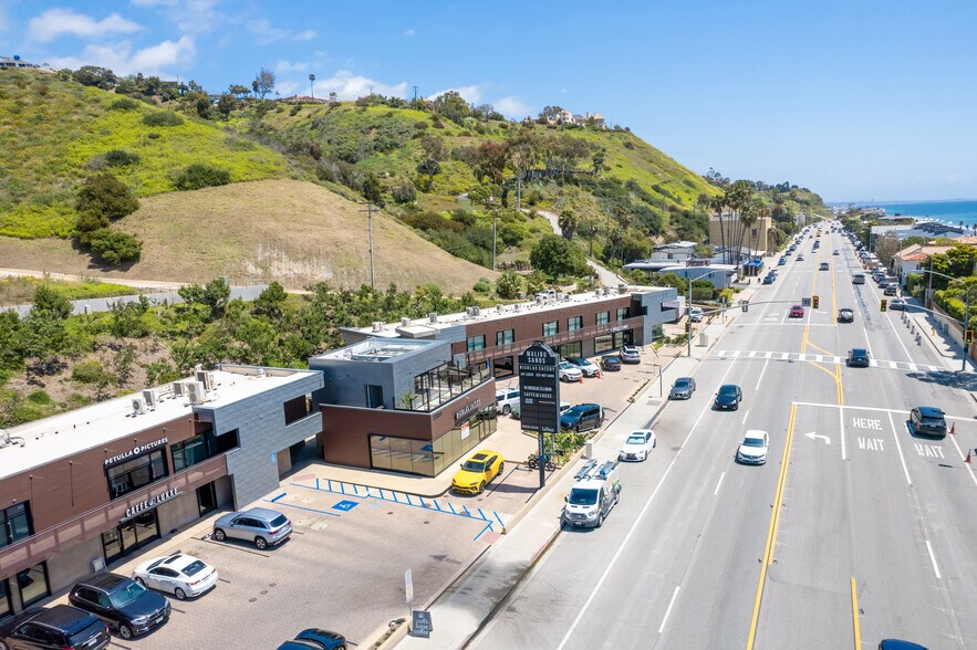 22333 Pacific Coast Hwy, Malibu, CA à louer - Photo de l’immeuble – Image 2 sur 10