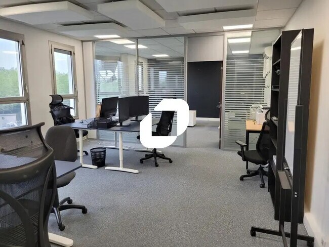 Plus de détails pour 14 Place Georges Pompidou, Noisy-le-Grand - Bureau à louer