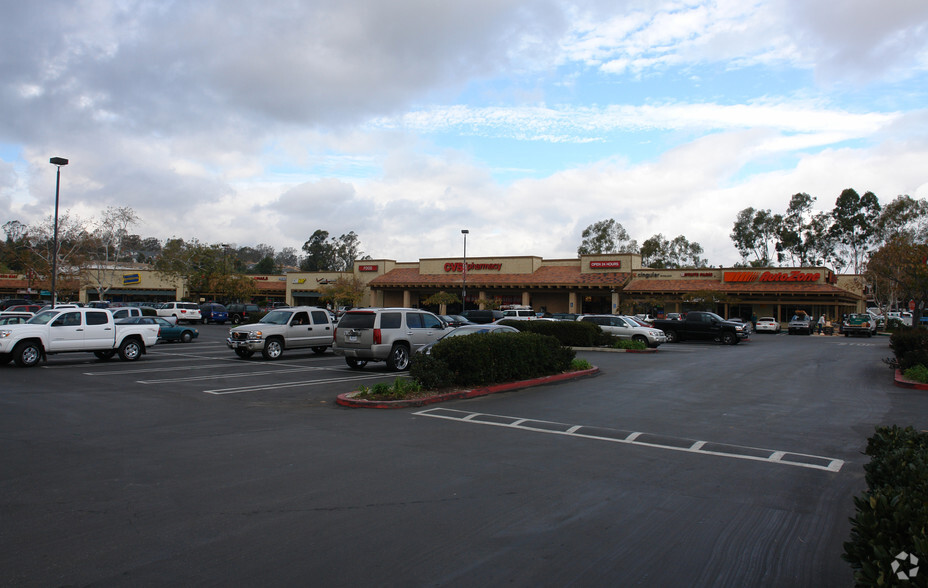 1081-1139 S Mission Rd, Fallbrook, CA à louer - Photo de l’immeuble – Image 3 sur 10