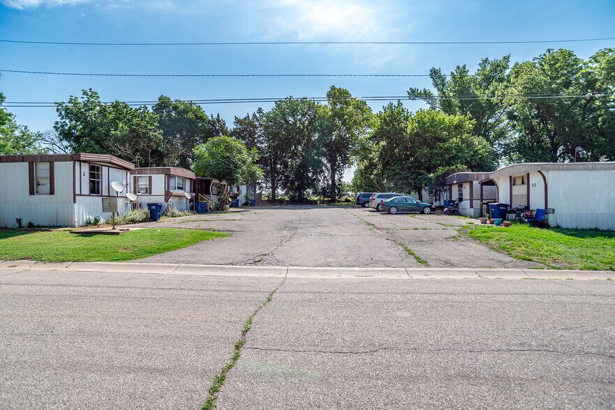 1123 E 8th Ave, Stillwater, OK à vendre - Photo de l’immeuble – Image 1 sur 17