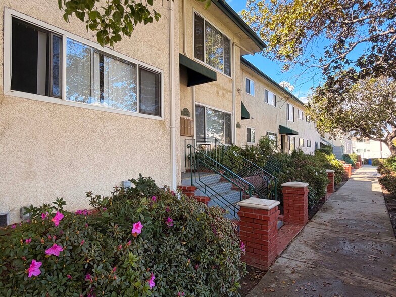 13535 Moorpark St, Sherman Oaks, CA à vendre - Photo de l’immeuble – Image 2 sur 9