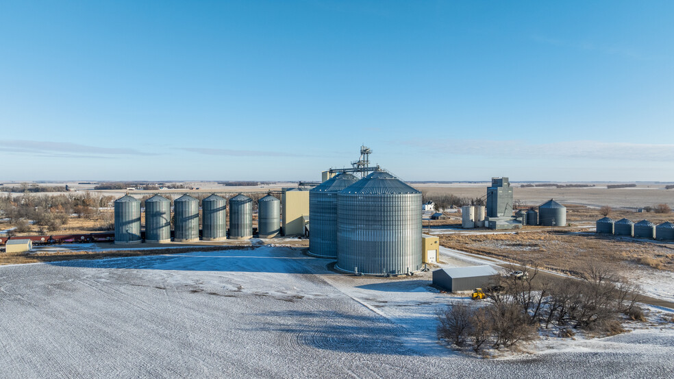 500 Railroad Ave, Sutton, ND à vendre - Photo de l’immeuble – Image 3 sur 19