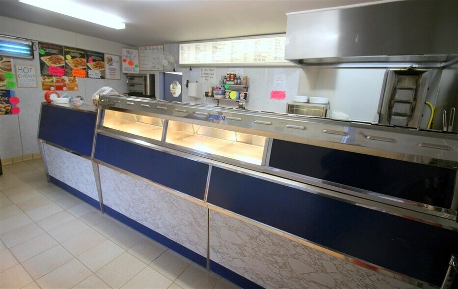 Vacant Chip Shop & Cafe with Owners Accommodation, Dufftown à vendre - Photo de l’immeuble – Image 2 sur 18