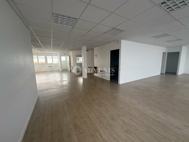 Plus de détails pour Bureau à vendre