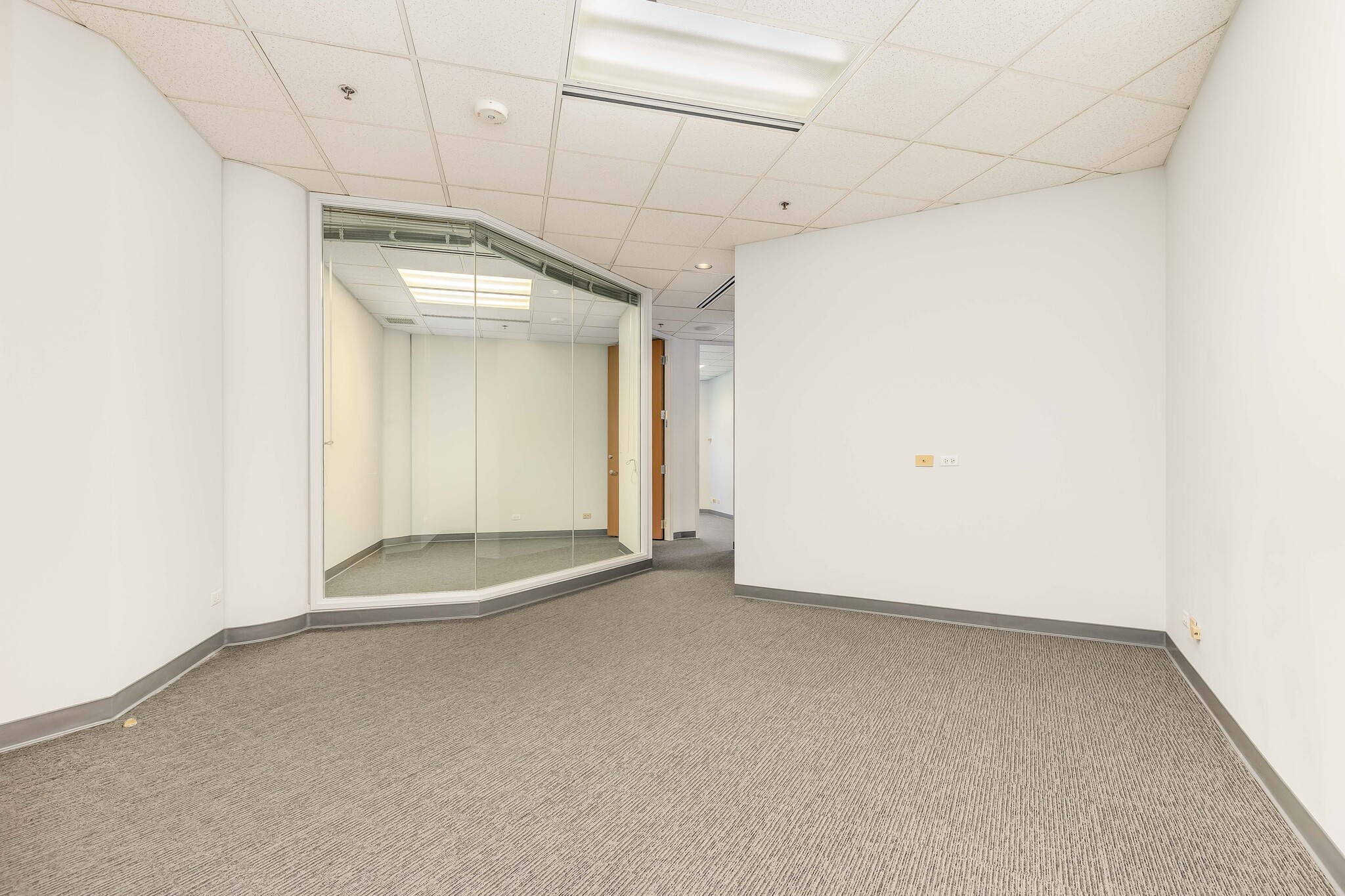 2155 Kalakaua Ave, Honolulu, HI à louer Photo intérieure– Image 1 sur 1
